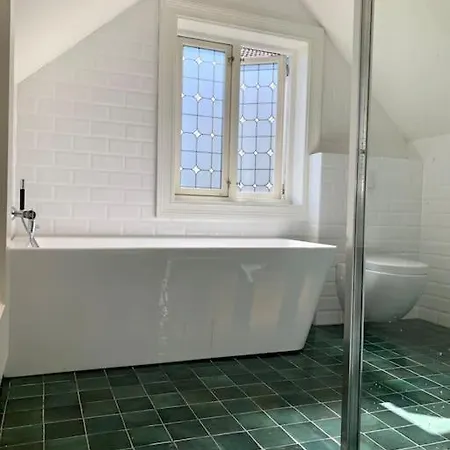 Big 10 Min Walk From Citycenter-swimmingpool Villa *