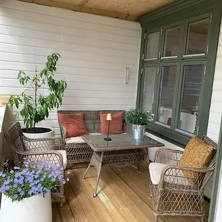 Big 10 Min Walk From Citycenter-swimmingpool