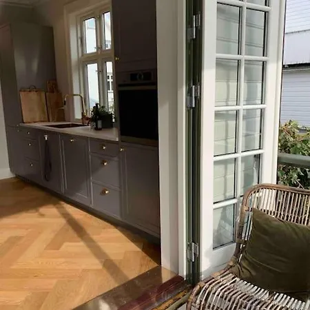 Villa Big 10 Min Walk From Citycenter-swimmingpool Stavanger