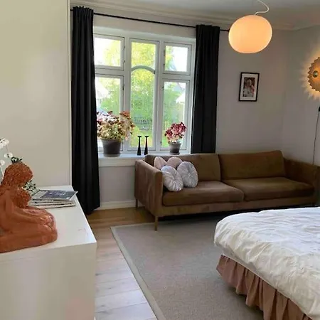 Big 10 Min Walk From Citycenter-swimmingpool